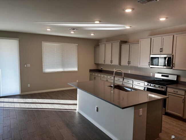 Building Photo - 7615 E 36th Pl