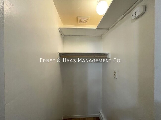 Building Photo - Charming Studio Apartment in North Long Be...