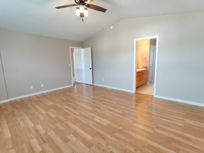 Building Photo - 3915 Hayden Ln