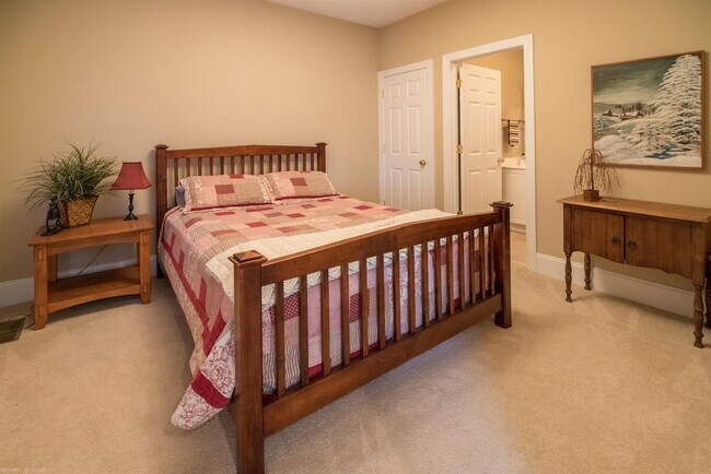Building Photo - Charming Wyatt Farms Home with Stunning Vi...