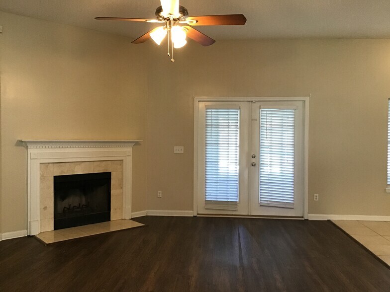 Building Photo - 2038 Belhaven Dr