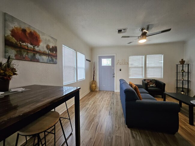 Primary Photo - 324 N 13th Pl
