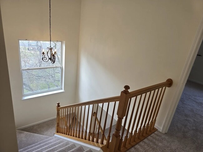 Building Photo - 211 Valley View Dr