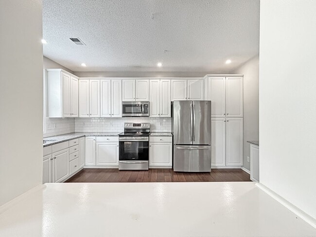 Building Photo - 8449 Forestview Ln N