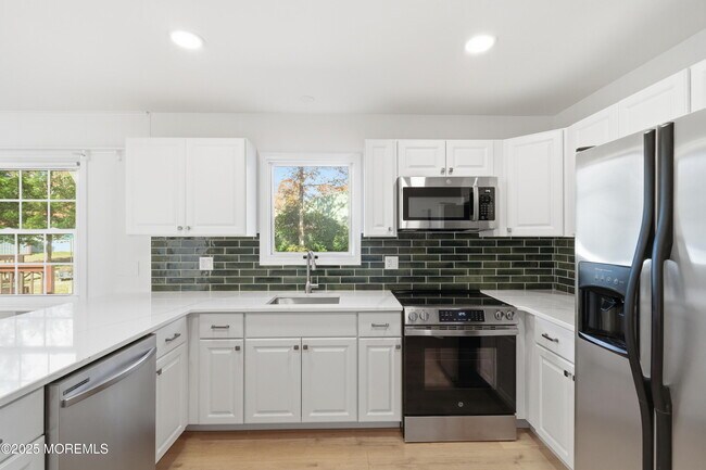 Building Photo - 218 Holly Ave