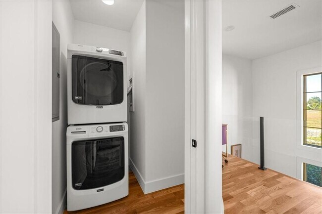 Building Photo - 4611 S 47th St