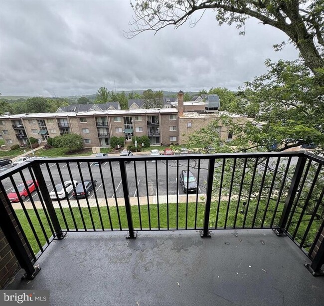 Building Photo - 1600 Renate Dr