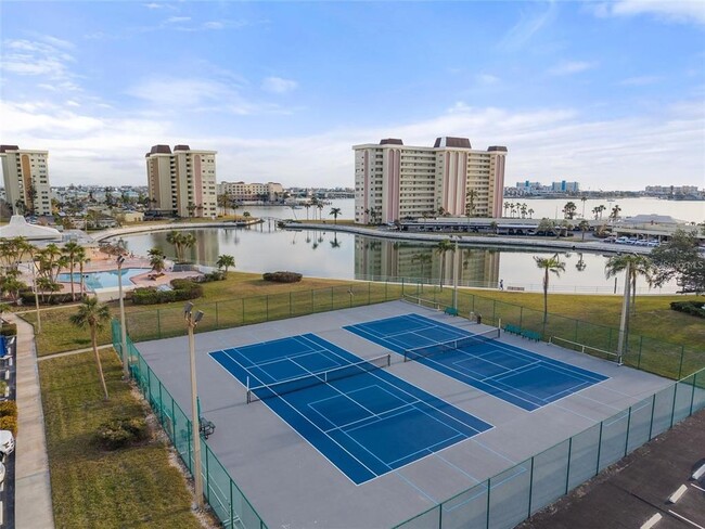 Building Photo - 4775 Cove Cir