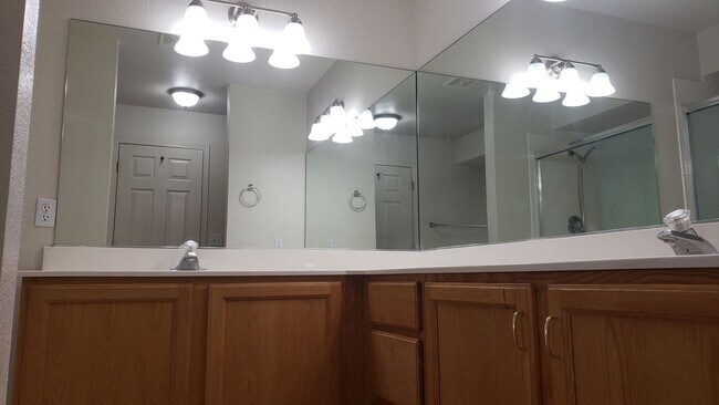 Building Photo - ONLY $2,550 PER MONTH FOR THIS SPACIOUS RANCH STYLE HOME -  2056 SQ FT / 3BDRM/2BATH/3GARAGE ON O...