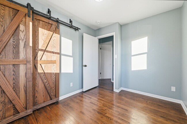 Building Photo - Fully remodeled 4 bed charmer