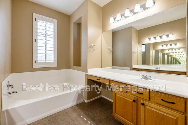 Building Photo - 2314 W Jake Haven