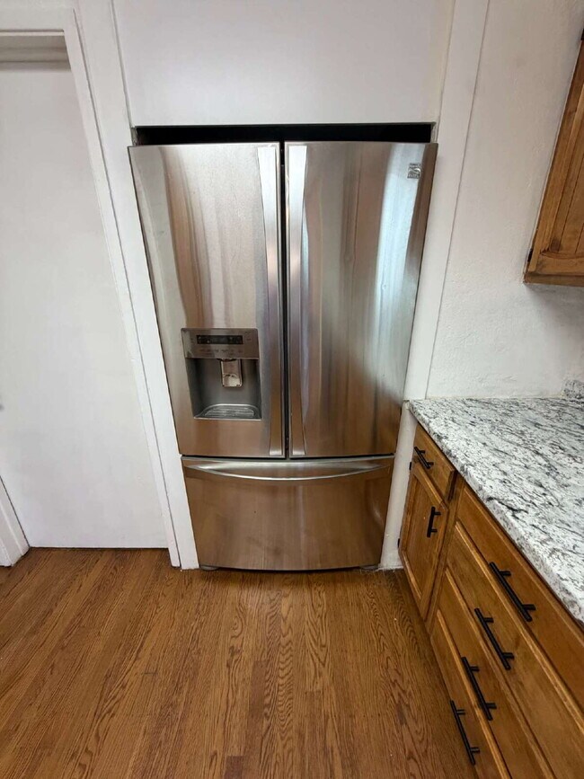 Building Photo - Charming 3-Bedroom Martinez Home with Cozy Fireplace & Spacious Living!