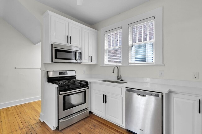 Building Photo - 201 E 48th St