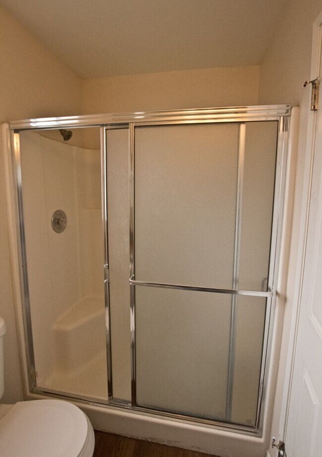 Building Photo - Beautiful 4BR/3 Full BA single family home with large yard