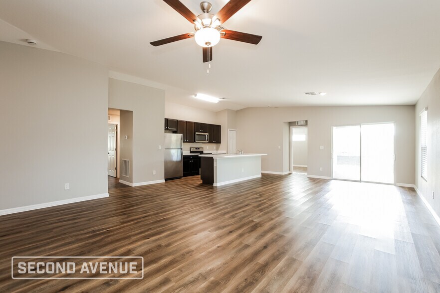 Building Photo - 230 Malden Ave S