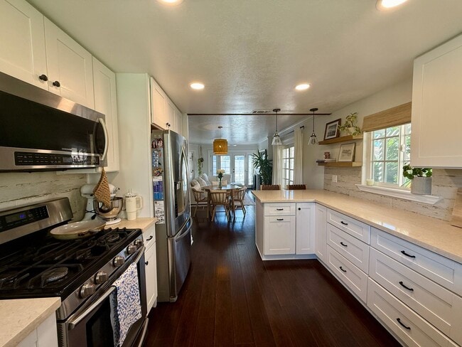 Building Photo - Gorgeous Two Bedroom Home in San Luis Rey