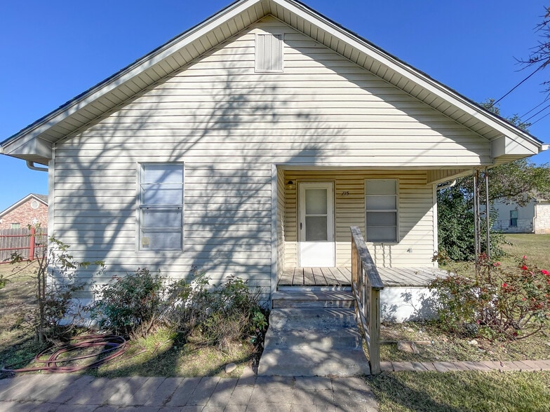 Building Photo - 715 N Bunker Dr