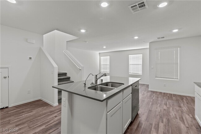 Building Photo - 4919 Olive Mesa Ave