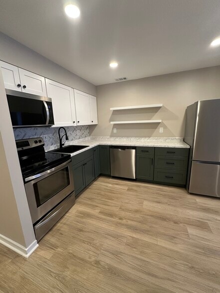 Kitchen - 423 S Sharp St