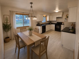 Kitchen furnished - 4806 Goldfinch Dr