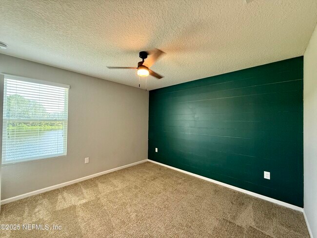 Building Photo - 2200 Pebble Point Dr