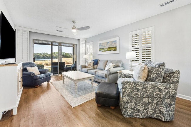 Building Photo - 568 Pinehurst Ln