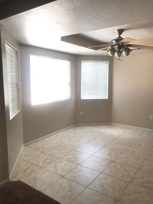 Building Photo - 4 BEDROOM HOME WITH VIEWS, NEAR WAALEW IN SYCAMORE ROCKS AREA OF APPLE VALLEY.