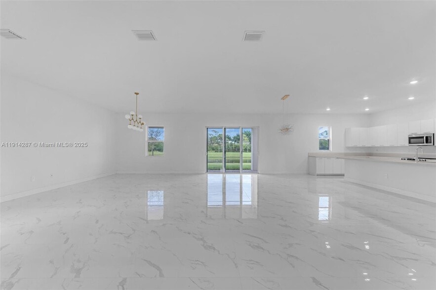 Building Photo - 4336 SW 122nd Ter