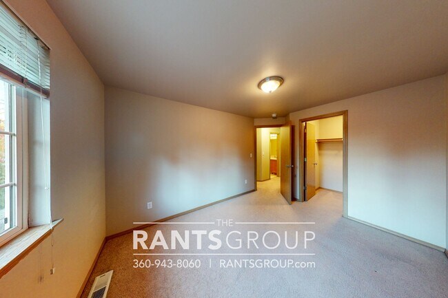 Building Photo - Great Location!  Quiet Neighborhood!