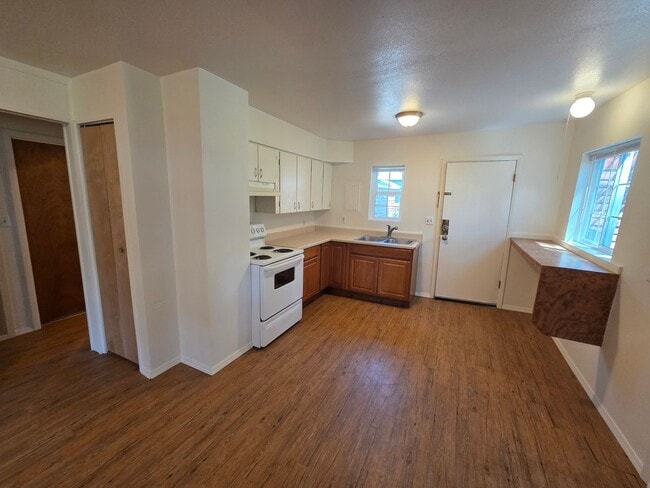 Building Photo - 2 Bed 1 Bath on Diamond Lake Secondary Lot