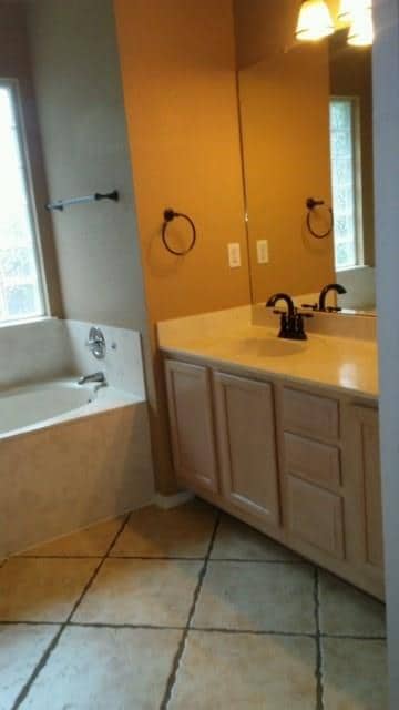 Building Photo - 2109 Lobelia Dr