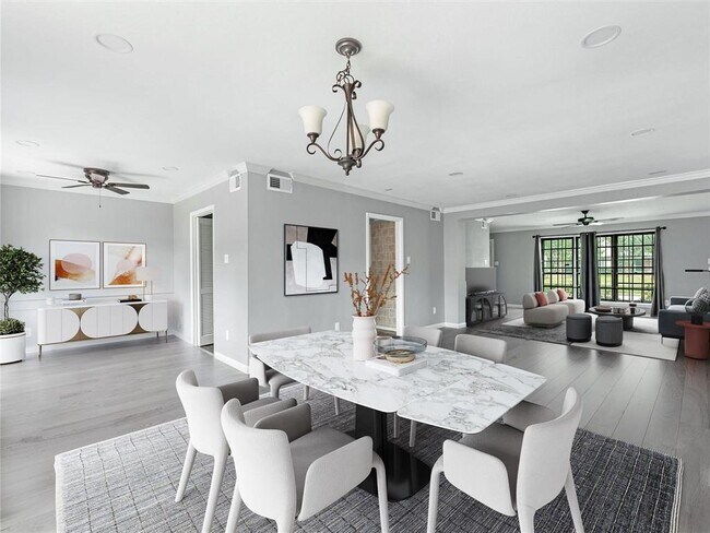 Building Photo - 10305 Briar Forest Dr
