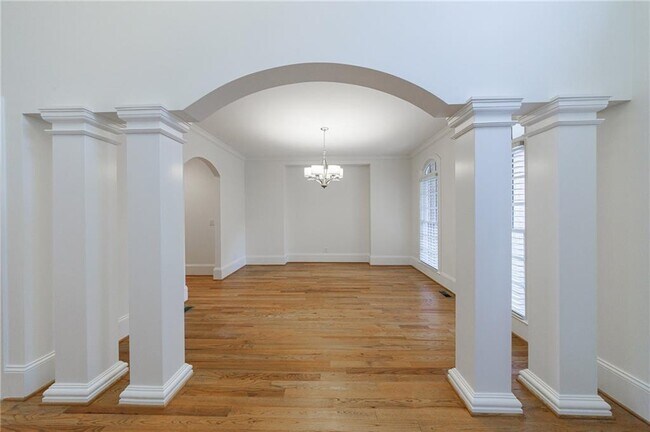 Building Photo - 125 River N Cir