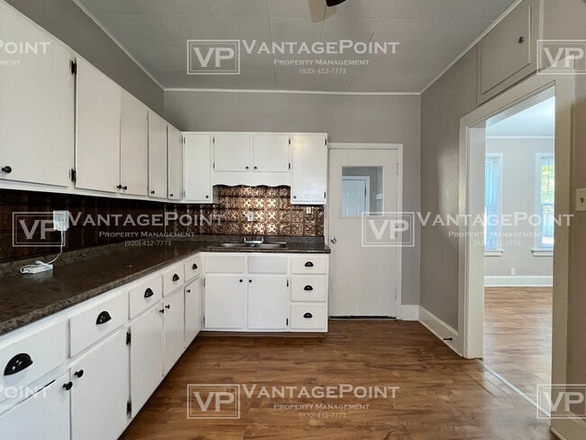 Building Photo - 370 S Main St