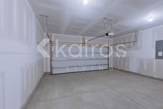Building Photo - 653 Castillo Dr