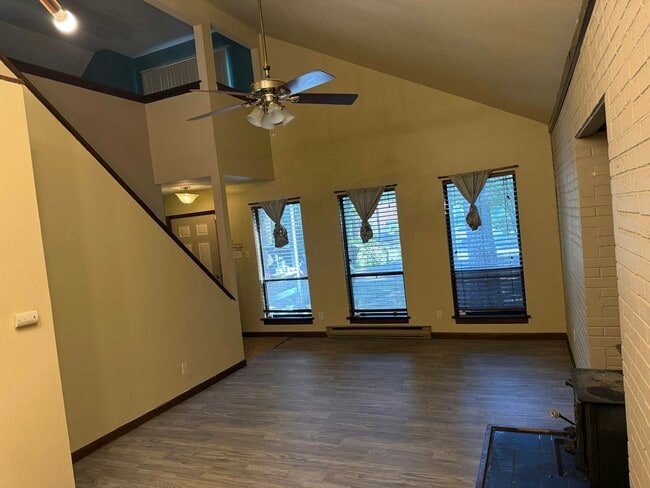 Building Photo - 800 Fahey Cir