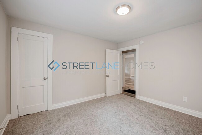 Building Photo - NOW OFFERING $250 OFF FIRST FULL MONTH IF ...