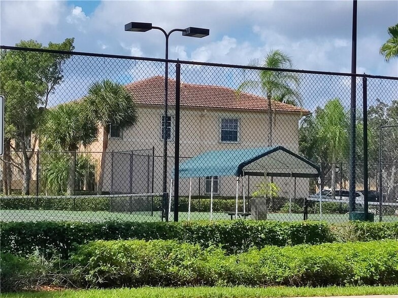 Building Photo - 2761 SW 85th Ave
