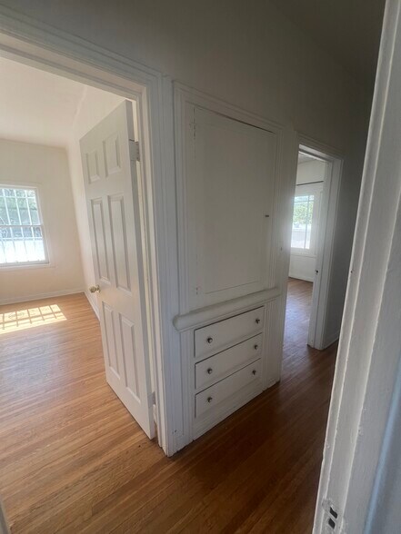 hallway - 800 N Mansfield Ave