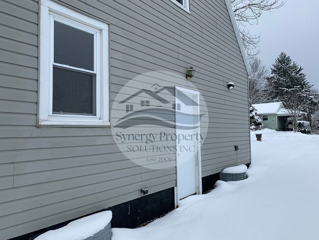 Building Photo - Madison Rental