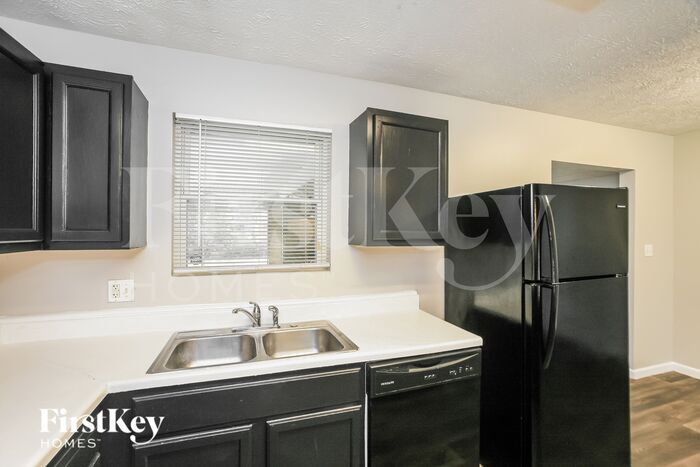 Building Photo - 5730 Laurel Hall Dr
