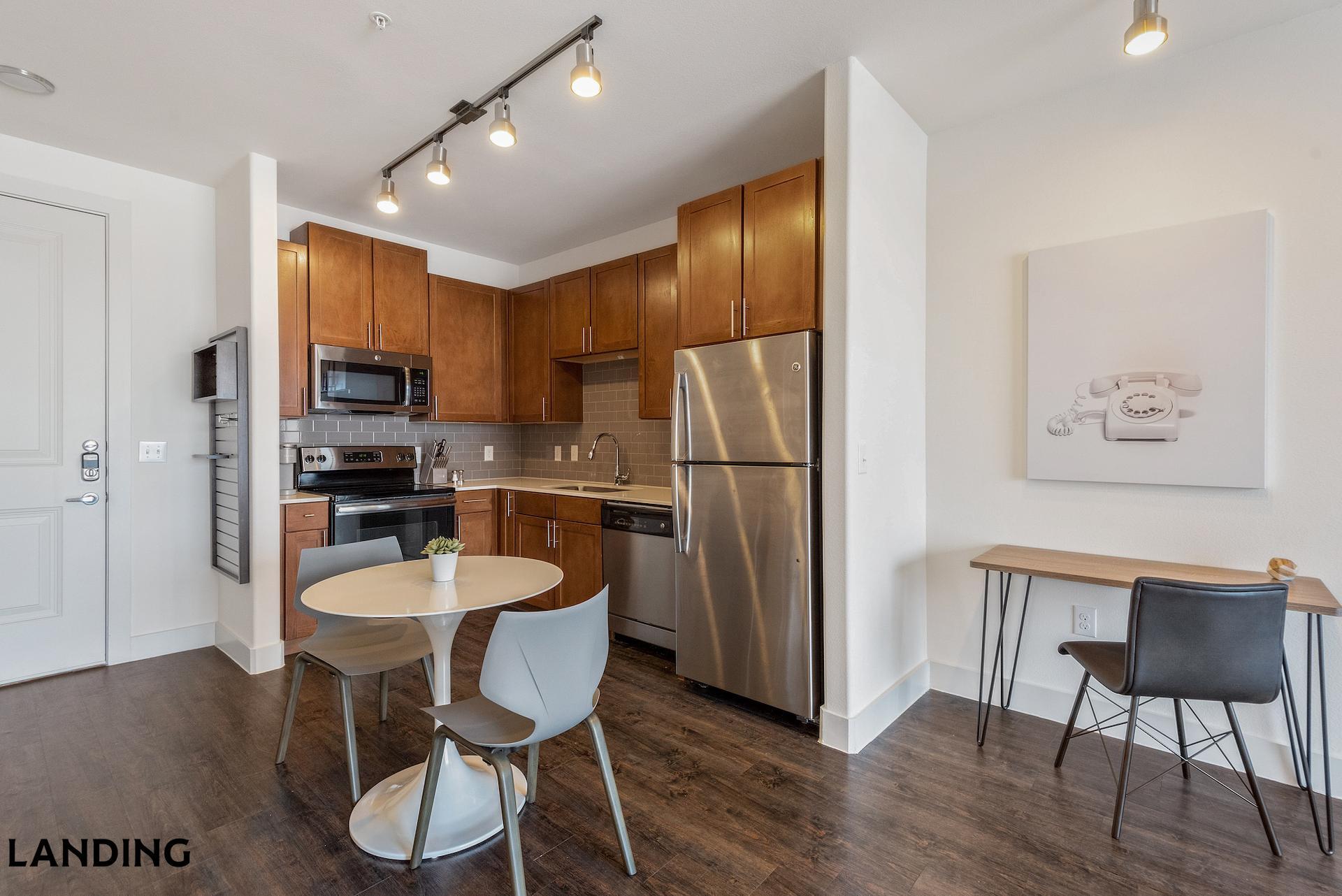 Building Photo - 502 E College St