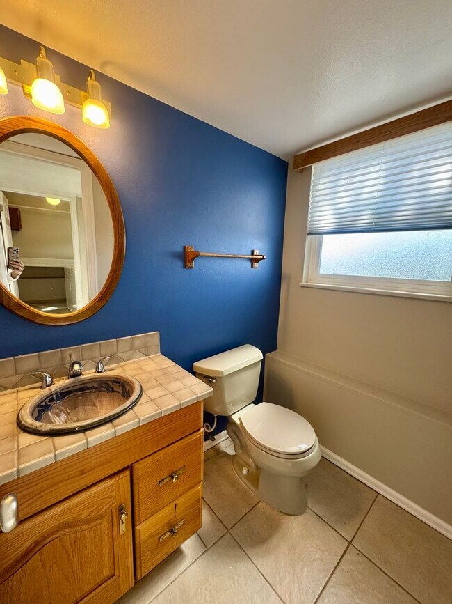 Building Photo - 4 Bedroom Home in Villa Loma-Available NOW