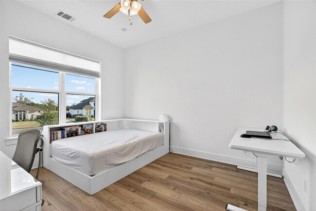 Building Photo - 404 Prairie Clover Dr