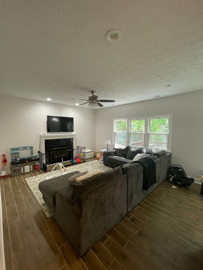 Building Photo - Pictures Coming Soon — Your Next Home Awaits!