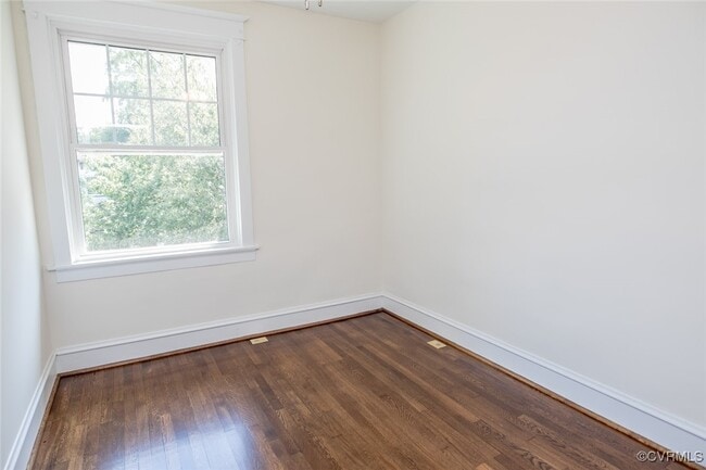Building Photo - 2302 Maplewood Ave