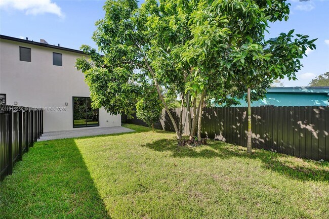 Building Photo - 119 NE 118th St