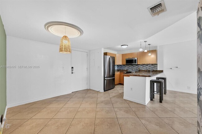 Building Photo - 3000 NE 5th Terrace