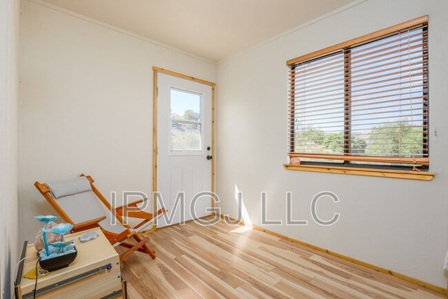 Building Photo - 384 Explorer Ct