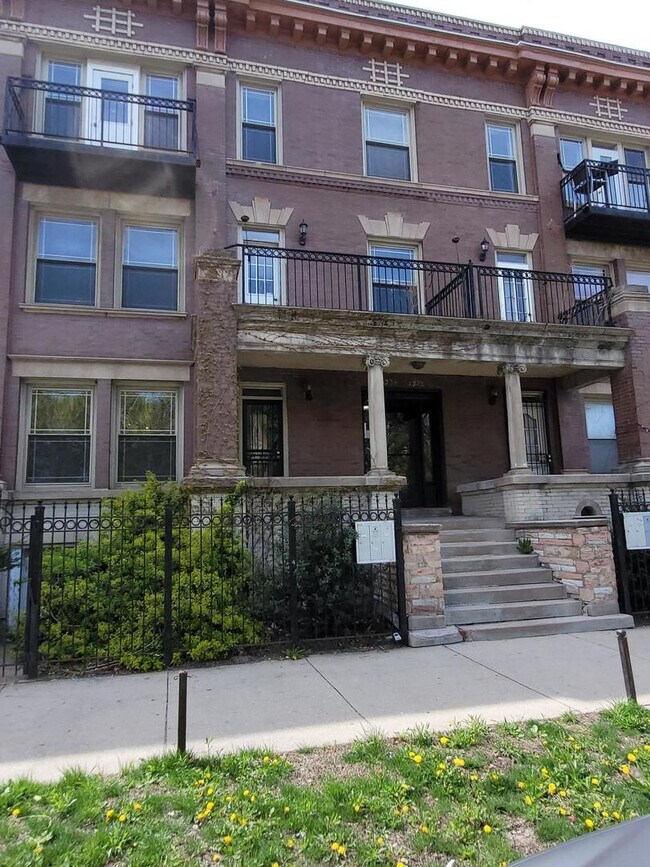 Building Photo - 5324 S King Dr